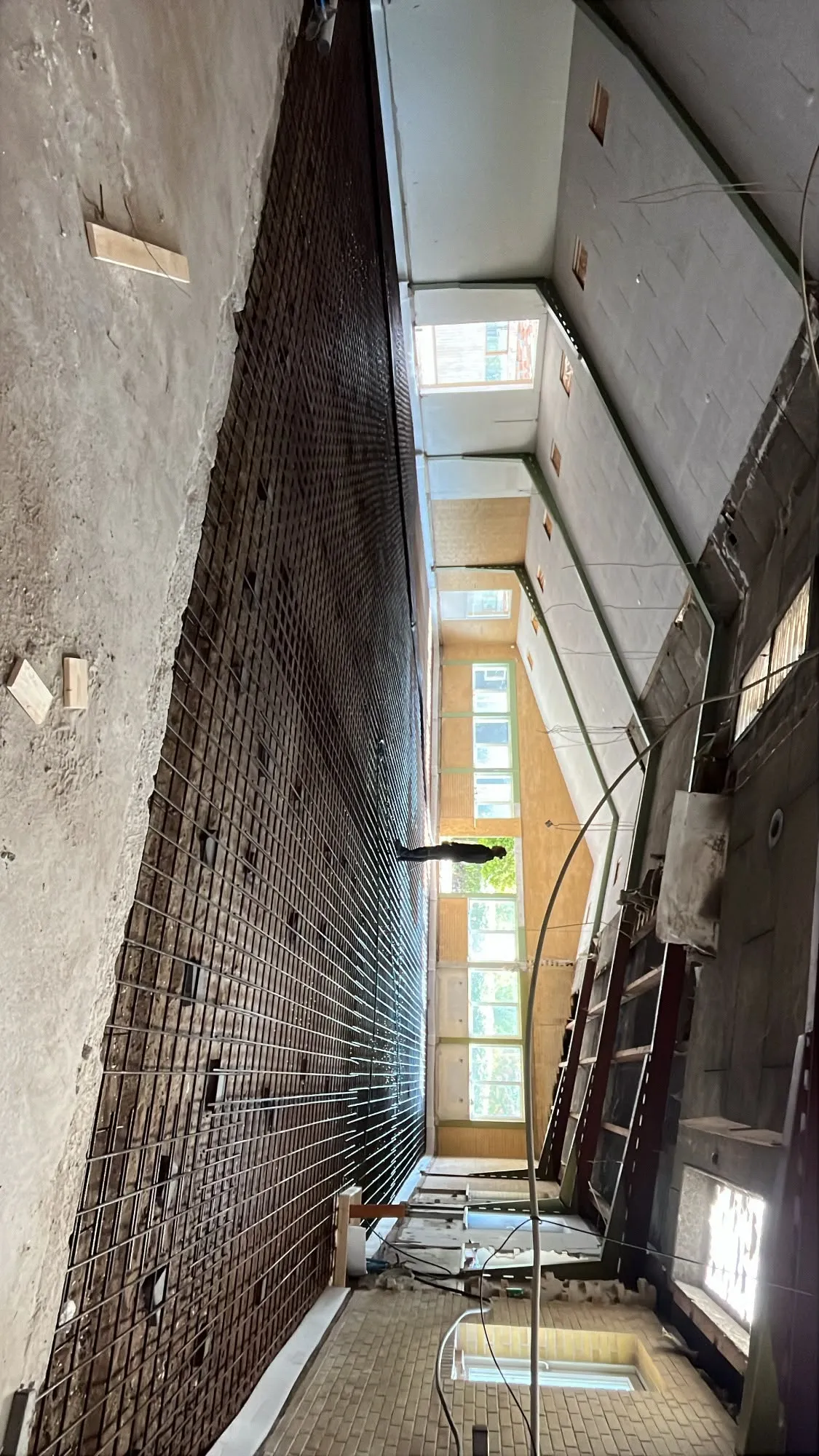 Betongulv under udførelse i en bygning.